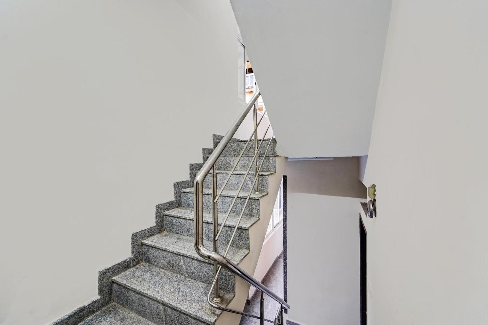 Super Townhouse 1096 Hotel Redfox Nungambakkam Near Apollo & Shankar Nethralaya Hospital Chennai Extérieur photo